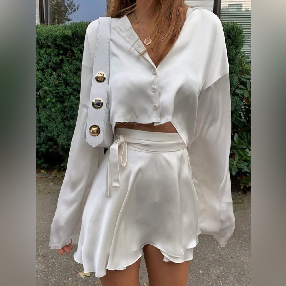 Satin Raw Hem Tied Two Piece Skirt Set.  Size S  como white